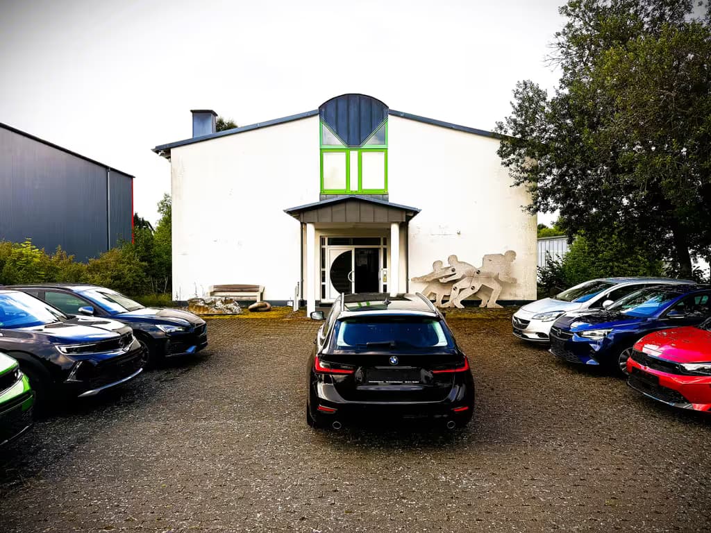 Fahrzeuggelände - Unser Außengelände mit einer gepflegten Auswahl an Gebrauchtwagen